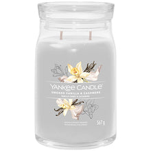 Yankee Candle - Smoked Vanilla & Cashmere Signature Candle (smoked vanilla and cashmere) - 567.0g