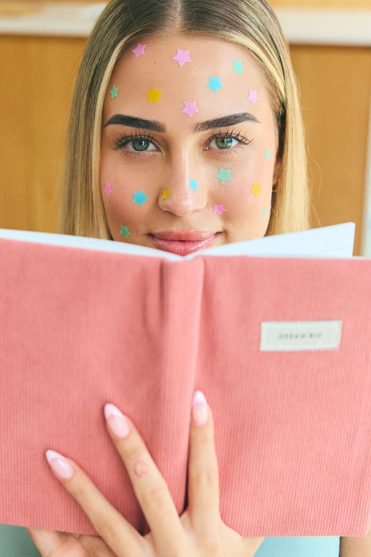 Biovene Розови пачове за пъпки със салицилова киселина – Anti-Blemish Star Patches (28 бр.) - Feel You
