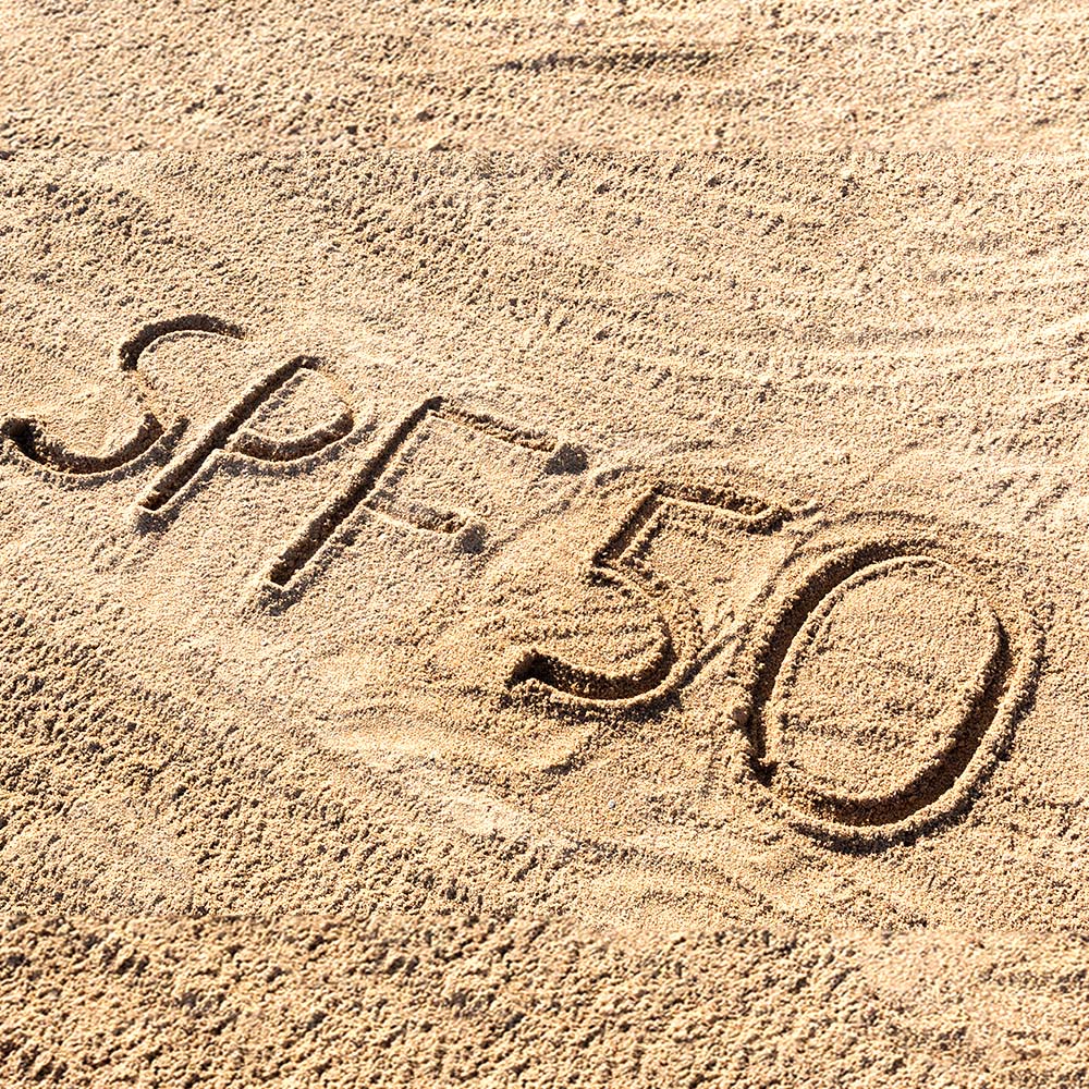 Хидратираща слънцезащита за лице SPF 50 с хиалуронова киселина против стареене - 40 мл